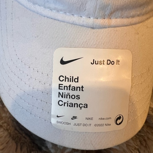 Nike Kids White Cap - Picture 5 of 6